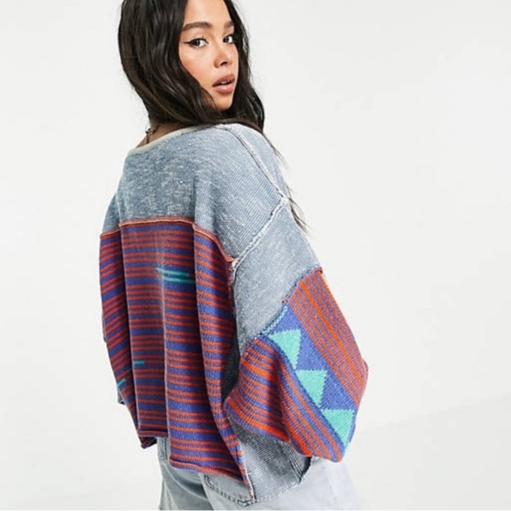Free People love triangle crop sweater size Medium